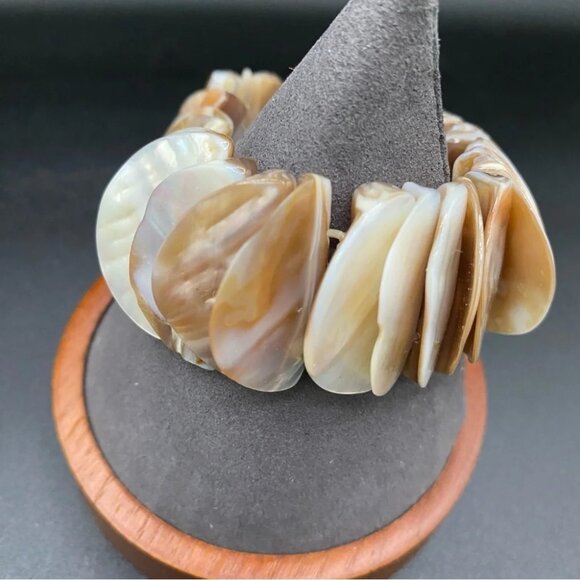 Cream and Tan Colored Mother of Pearl Shell Stretch Bracelet - Picture 8 of 9